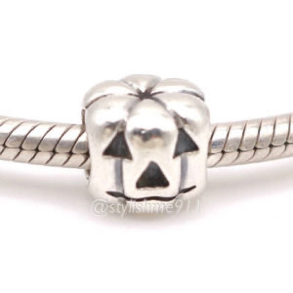 Pandora 2010 retired jack o lantern charm